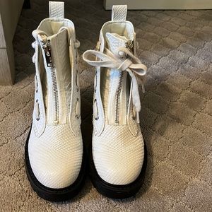 Womens Ugg boots size 6